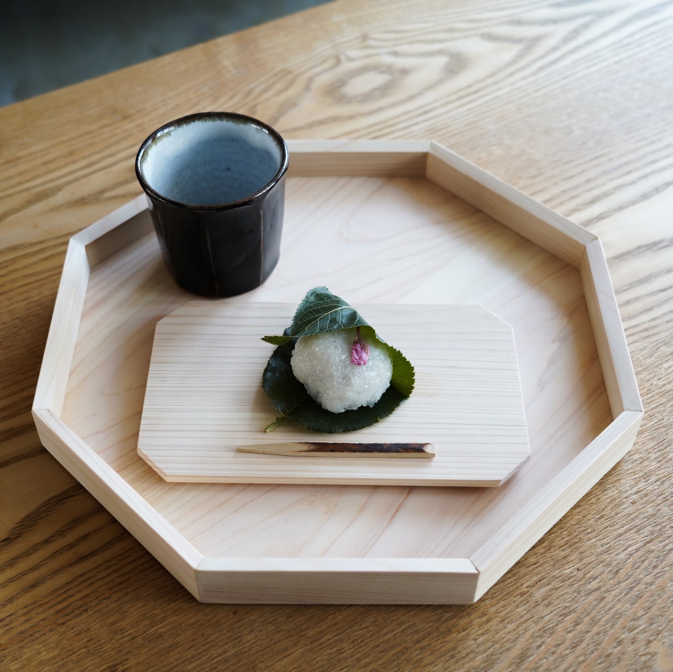 手作り　お盆 樹齢100年。［廣吉］八辺盆。100年の森から切り出したヒノキで
