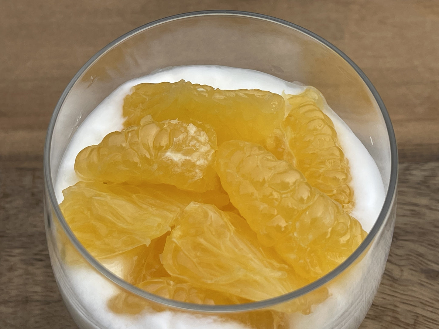 贈答用にも人気の紅八朔。鮮やかな橙赤色と上品な甘さの高級柑橘。甘みしっかり・酸味まろやかで子どもにも食べやすい八朔です