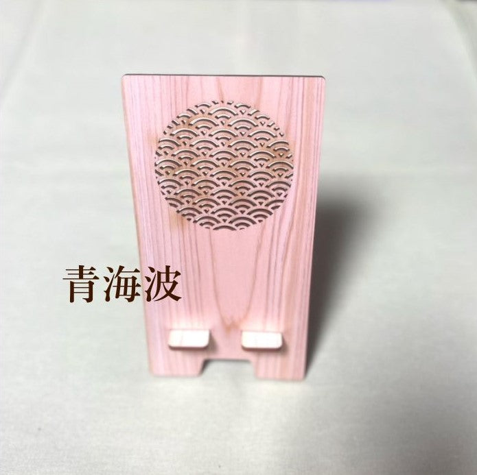 ひのきクリエイターチームWOOD meの　紀州ひのき 人気の和柄「青波海」 無垢材 × 縁起柄のひのきコースター／スマホスタンド